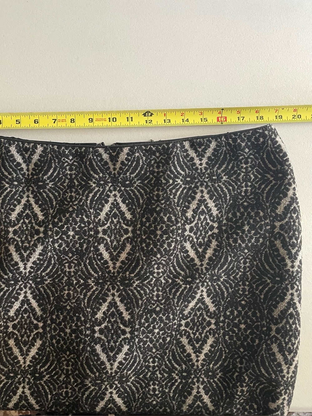 Talbots Black and Grey Damask Wool Blend Lined Skirt with Back Zipper, size 14 - Picture 7 of 9